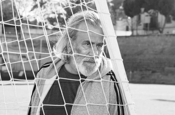 «Τσιτάχ. Η ερημιά του τερματοφύλακα», ο μονολόγος του Γιώργου Νινιού στο θέατρο Σταθμός