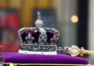 Βρετανία: «Ακριβό μου στέμμα»