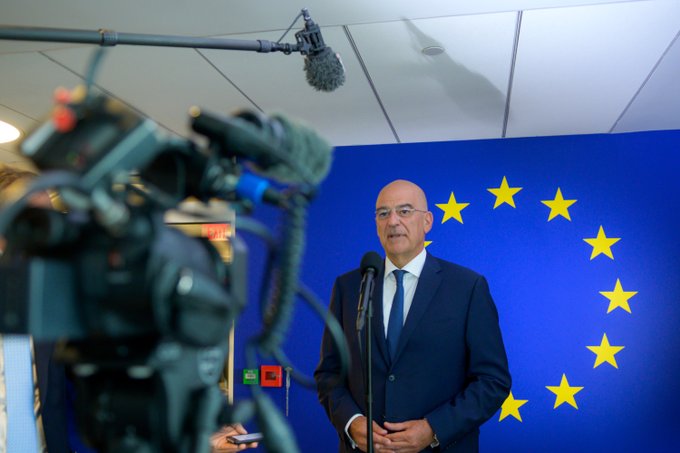 Dendias denies Erdogan’s allegations of pushbacks, slams Turkey’s threats of war against Greece