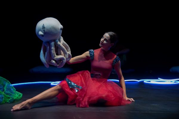 Το μαγευτικό χοροθέατρο για βρέφη και γονείς «Underwater»  στην Εναλλακτική Σκηνή της ΕΛΣ