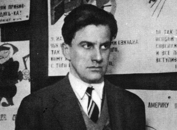 Ο «Φάρος», η ποίηση, το σκοτάδι