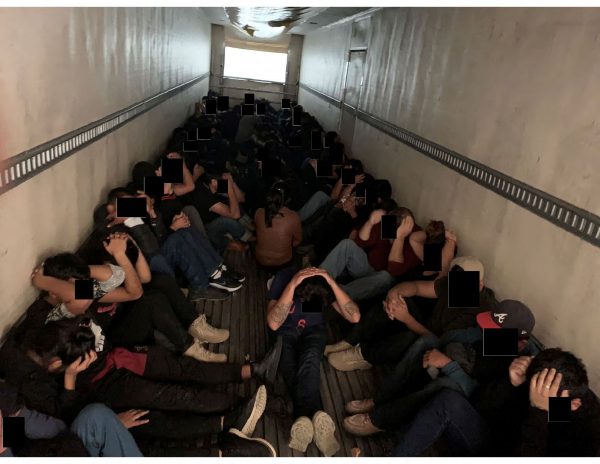 ΗΠΑ: Λαθρέμποροι έβαζαν μετανάστες σε βαλίτσες, σε άδειες δεξαμενές νερού, λένε Αμερικανοί εισαγγελείς