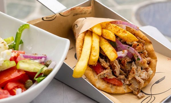 Ελληνικό σουβλατζίδικο στην Ιρλανδία ψάχνει τυλιχτή και δίνει 2.500 ευρώ το μήνα