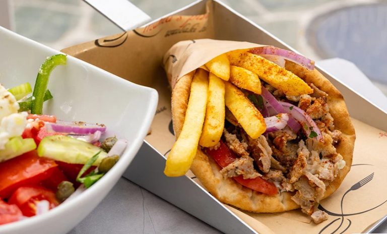 Ελληνικό σουβλατζίδικο στην Ιρλανδία ψάχνει τυλιχτή και δίνει 2.500 ευρώ το μήνα