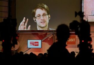 Ρωσία: Ο Πούτιν έδωσε ρωσική υπηκοότητα στον Έντουαρντ Σνόουντεν