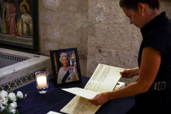 Βασίλισσα Ελισάβετ: Οι καλεσμένοι στην κηδεία της – Ποιοι μπήκαν στη λίστα και ποιοι όχι