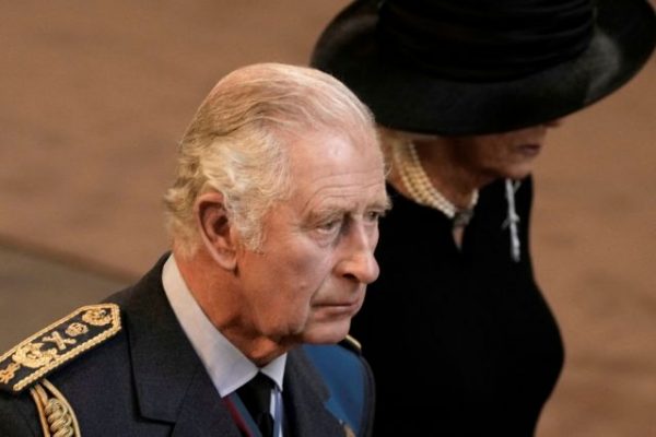 Βασιλιάς Κάρολος: Μπάτλερ της βασίλισσας Ελισάβετ αποκαλύπτει τις παράλογες απαιτήσεις του