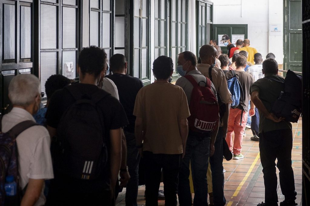 Ισπανία: Οι «ουρές της φτώχειας» έχουν αυξηθεί ανησυχητικά με τις τρεις κρίσεις της τελευταίας δεκαετίας