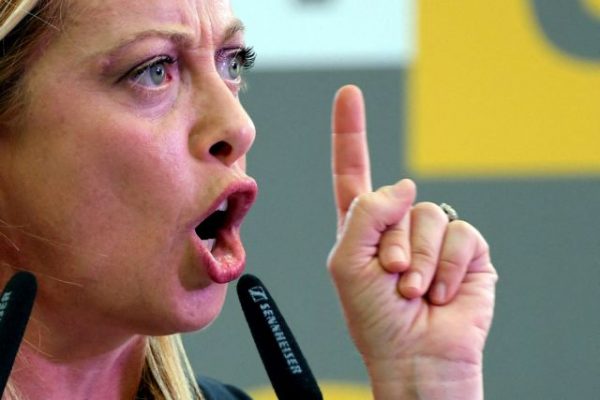 Ιταλία: Η Τζόρτζια Μελόνι και ο σύζυγός της προειδοποιούν τον Τύπο να μην δημοσιεύει φωτογραφίες της κόρης τους