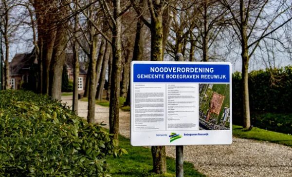 Ολλανδία: Θεωρίες συνωμοσίας για σατανιστές παιδόφιλους αναστατώνουν μια ολόκληρη πόλη