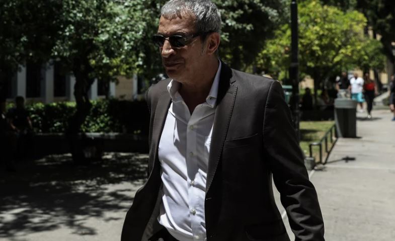 Σπρώχνει δημοσιογράφο ο Θέμης Αδαμαντίδης – Σε έξαλλη κατάσταση η Κατερίνα Καινούργιου