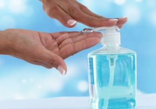 Ναύπακτος: Έβαλαν φωτιά σε αντισηπτικό και έπαθαν εγκαύματα