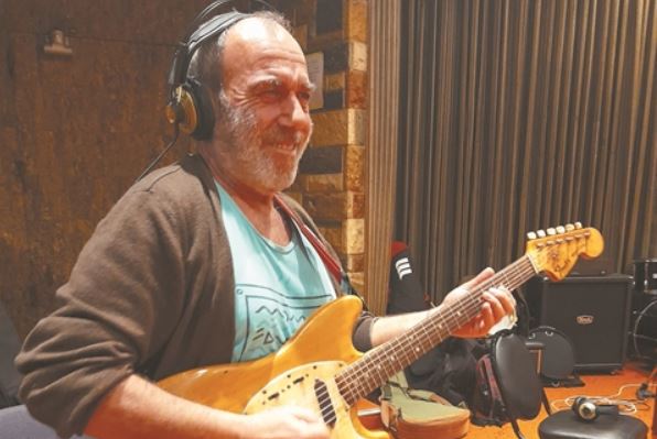 «Εθνικ έκανε και ο Τσιτσάνης, έθνικ έκανε και ο Σαντάνα»