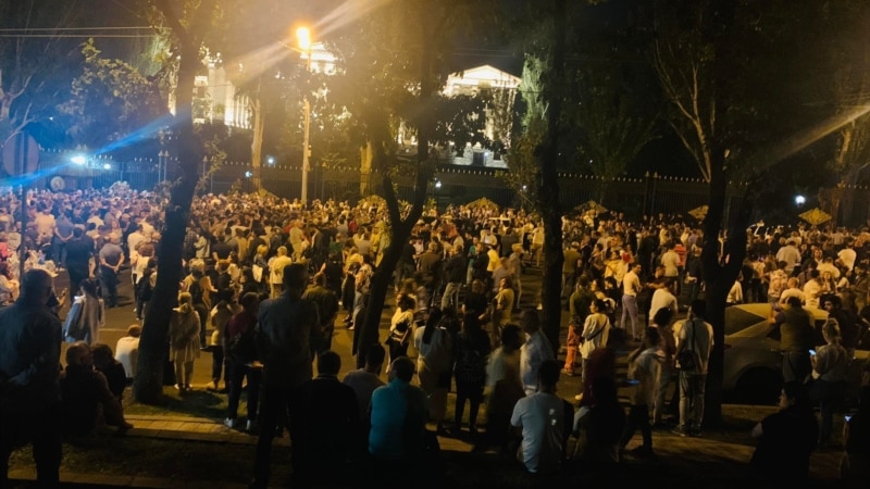 Αρμενία: Ανακοίνωσε εκεχειρία με Αζερμπαϊτζάν - Διαδηλωτές ζητούν παραίτηση Πασινιάν