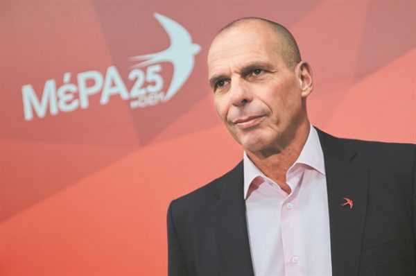 Βαρουφάκης στα ΝΕΑ: «Οι μυστικές υπηρεσίες παρακολουθούν από καταβολής τηλέγραφου»