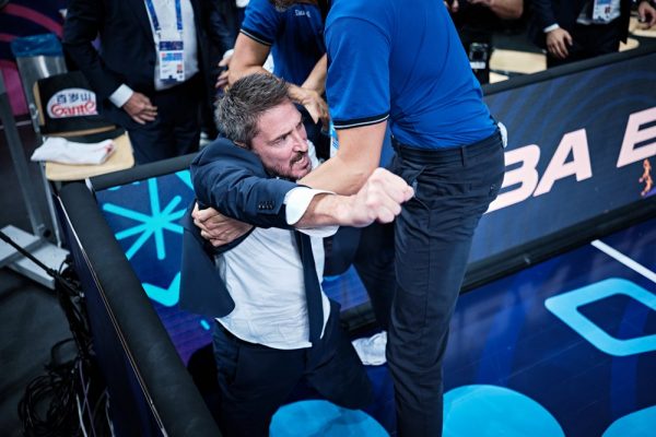 Eurobasket 2022: Ο Ιταλός Προπονητής είναι τόσο τρελός όσο φαίνεται – Η γνωστή-άγνωστη ζωή του