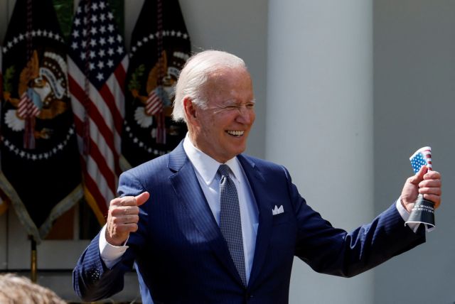 Μπάιντεν: Μικρή ανάκαμψη της δημοτικότητάς του αυτήν την εβδομάδα