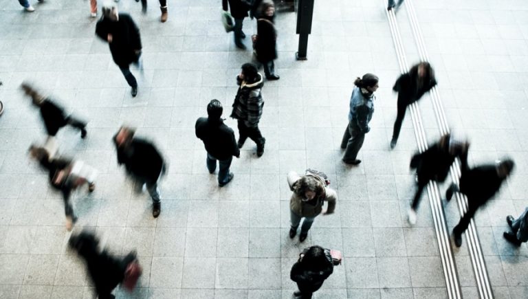 Δημοσκόπηση: Ακρίβεια, ενέργεια και ελληνοτουρκικά προβληματίζουν τους πολίτες