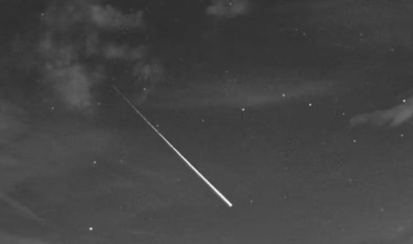 Σκωτία: Μετέωρο έκανε τη νύχτα μέρα