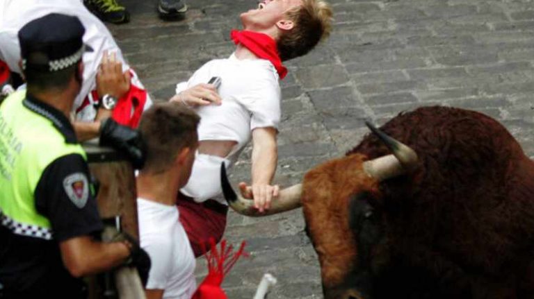 Ισπανία: Ταύρος σκότωσε με χτύπημα στον λαιμό 30χρονο σε αυτοσχέδιο «κυνηγητό»