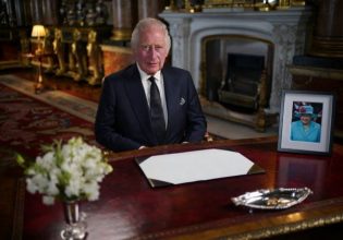 Βασιλιάς Κάρολος: «Οφείλω στη μητέρα μου ένα τεράστιο χρέος» – Η αναφορά στην Καμίλα και τους γιους του