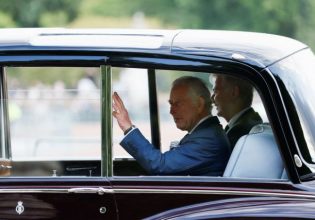 Η βασίλισσα πέθανε, ζήτω ο βασιλιάς