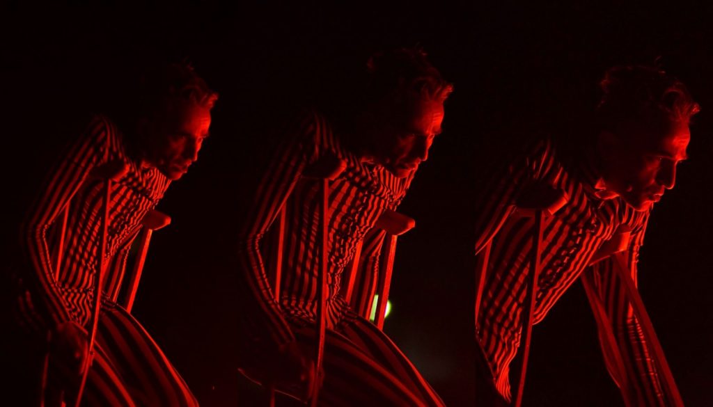 Ο Άρης Σερβετάλης και η Έφη Μπίρμπα συνεχίζουν με «Το όνειρο ενός γελοίου» στο θέατρο Κιβωτός