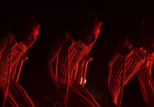 Ο Άρης Σερβετάλης και η Έφη Μπίρμπα συνεχίζουν με «Το όνειρο ενός γελοίου» στο θέατρο Κιβωτός