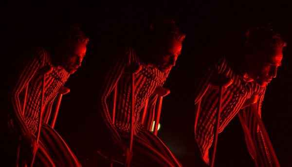 Ο Άρης Σερβετάλης και η Έφη Μπίρμπα συνεχίζουν με «Το όνειρο ενός γελοίου» στο θέατρο Κιβωτός