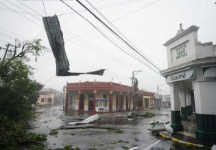 Κούβα: Ο κυκλώνας Ιαν βύθισε τη νήσο στο σκοτάδι και προκάλεσε μεγάλες καταστροφές
