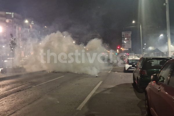 ΑΠΘ: Επεισόδια και χημικά ενώ γινόταν συναυλία – «Κάποιοι κόντεψαν να λιποθυμήσουν»