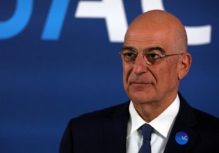 Δένδιας: Απέναντι σε «γκαιμπελικές» πρακτικές, η μόνη απάντηση είναι η προβολή της αλήθειας