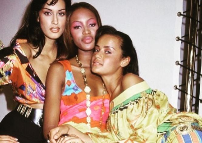H φωτογράφος που απαθανάτισε την ατίθαση λάμψη της μόδας των 90s