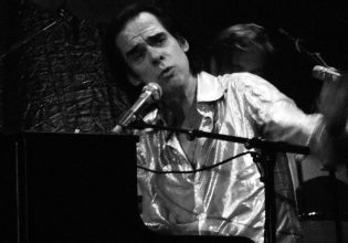 Ο Νικ Κέιβ έχασε δύο γιους. Οι θαυμαστές του όμως του έσωσαν τη ζωή