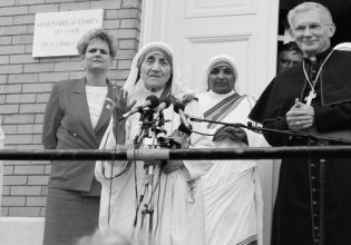 Μητέρα Τερέζα: Άξιζε πραγματικά η μοναχή την αγία φήμη της;