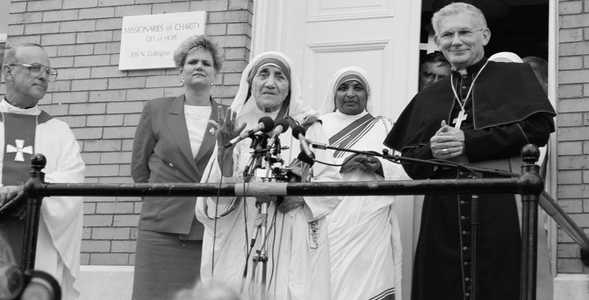 Μητέρα Τερέζα: Άξιζε πραγματικά η μοναχή την αγία φήμη της;