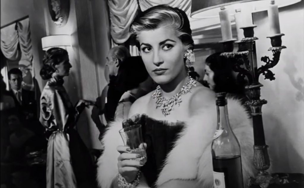 Ειρήνη Παπά: Από το Μπρόντγουεϊ στο Χόλιγουντ και πάλι πίσω – «Μάτια που σιγοκαίνε»