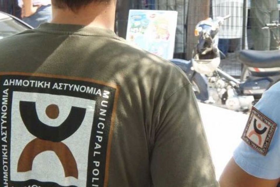 ΔΕΘ: «Σαφάρι» για παρεμπόριο και παράνομη στάθμευση από τη δημοτική αστυνομία στη Θεσσαλονίκη