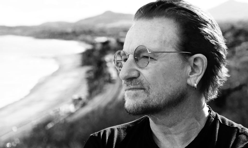 Ο Bono περιγράφει τον θάνατο της μητέρας του για πρώτη φορά- «Δεν ξαναμιλήσαμε ποτέ γι' αυτήν»