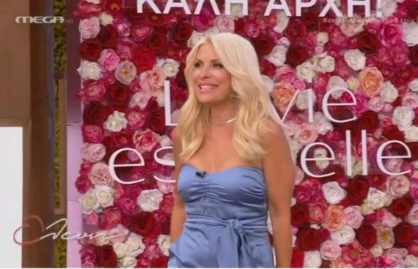 Η Ελένη Μενεγάκη αδυνατισμένη, μαυρισμένη και χαμογελαστή επέστρεψε στο MEGA