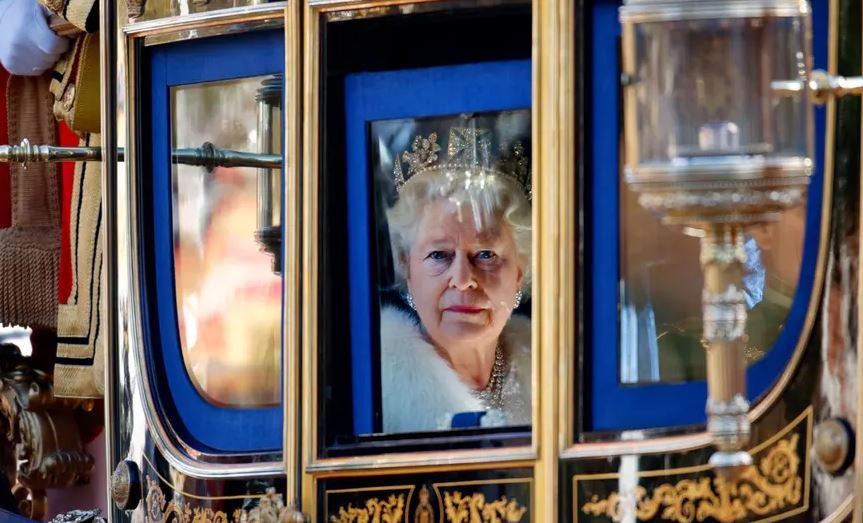Βρετανία: Εβδομάδες πένθους για τη βασιλική οικογένεια – 96 κανονιοβολισμοί, ένας για κάθε έτος της ζωής της