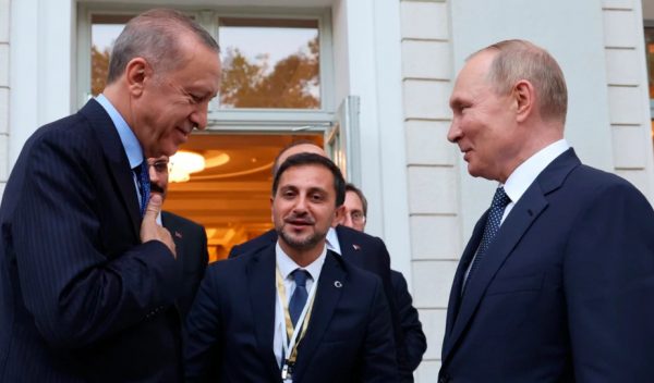 Φωνή της Αμερικής: Το μέλλον του Ερντογάν κρέμεται από τον Πούτιν