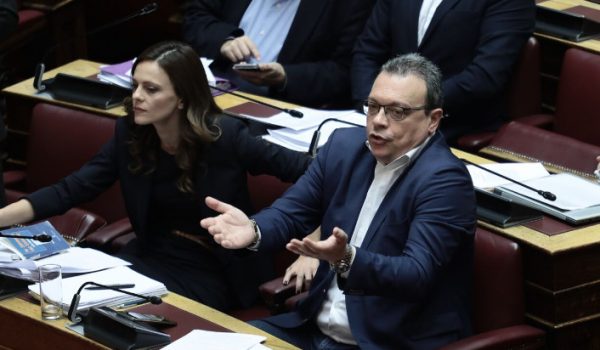 Φάμελλος – Αχτσιόγλου: Ξεπούλημα όλου του δικτύου φυσικού αερίου εις βάρος του δημόσιου συμφέροντος