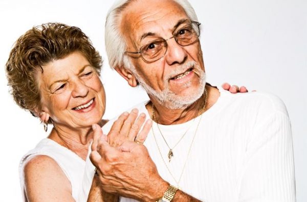 Αυτή είναι 83, αυτός 92. Συναντήθηκαν, ερωτεύτηκαν και μοιράζονται την αισιοδοξία τους