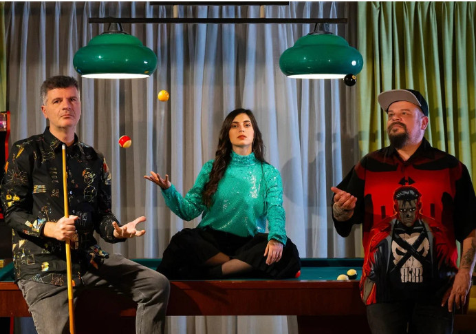 Ο Φοίβος Δεληβοριάς, ο Δημήτρης Μεντζέλος και η Νεφέλη Φασούλη στο Παλαιό Ελαιουργείο Ελευσίνας