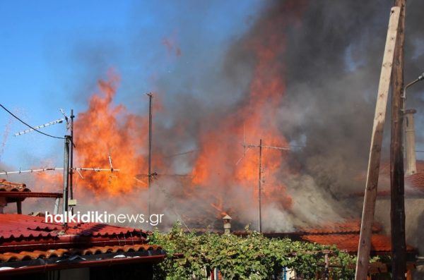Χαλκιδική: Γυναίκα ανασύρθηκε νεκρή από φλεγόμενο σπίτι στην Αρναία