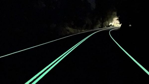 Τροχαία: Θέλουν να μειώσουν τα ατυχήματα με… φωσφορίζουσες λωρίδες