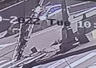 Νέα Υόρκη: Γερανός πέφτει σε αυτοκίνητο – Πώς γλίτωσε η οδηγός