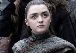 Σοκάρει η «Άρια Σταρκ» του Game of Thrones: «Ο πατέρας μου με κακοποιούσε από τα 8 μου»