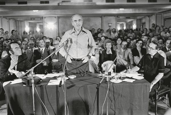 ΠΑΣΟΚ: Το κόμμα πίσω από τον μύθο